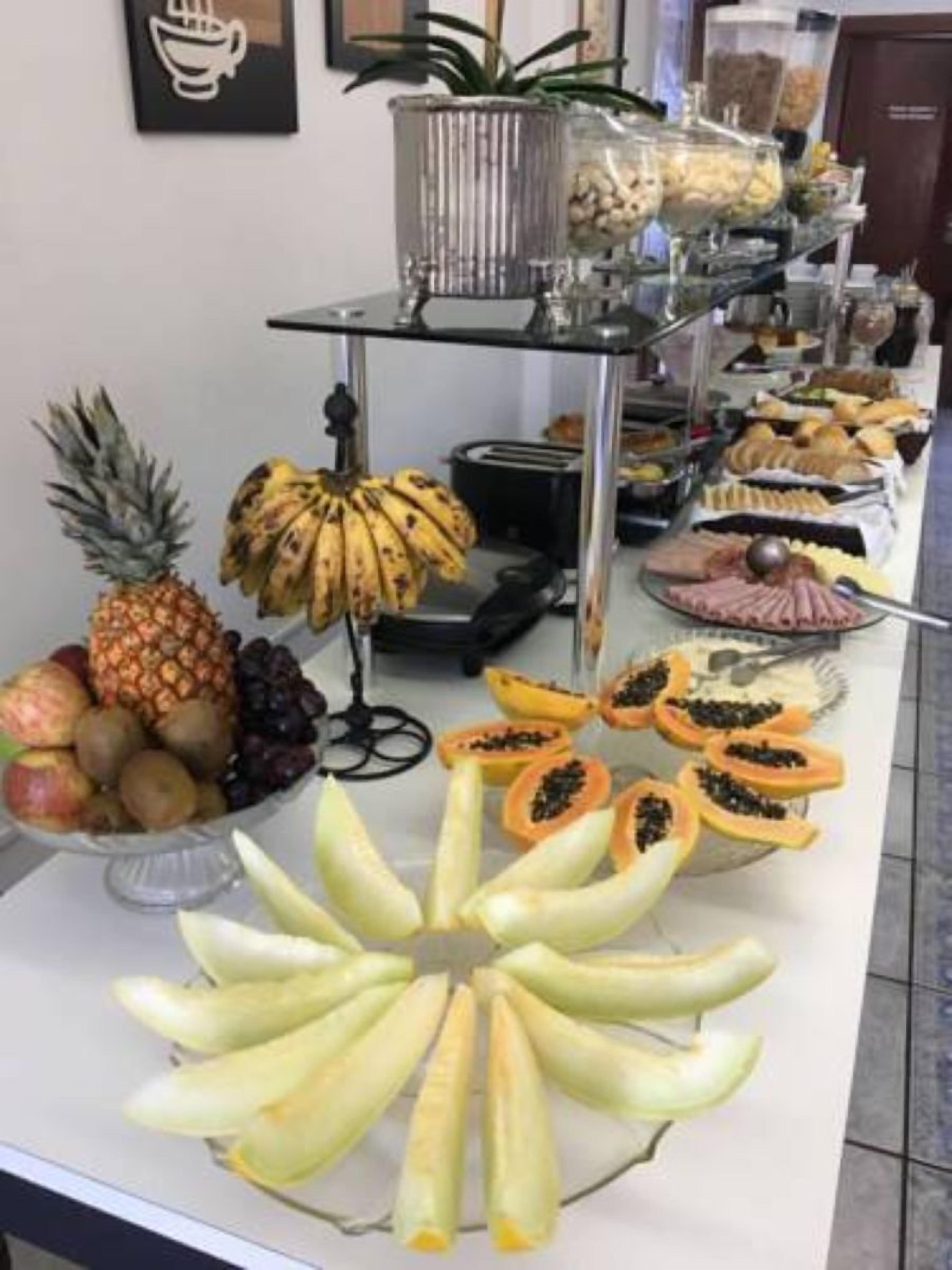 free daily full breakfast