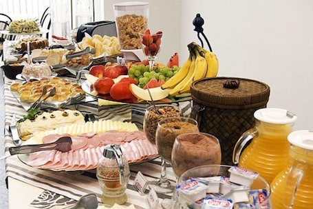 Free daily full breakfast. Hotel Caiçara Bistrô & Eventos