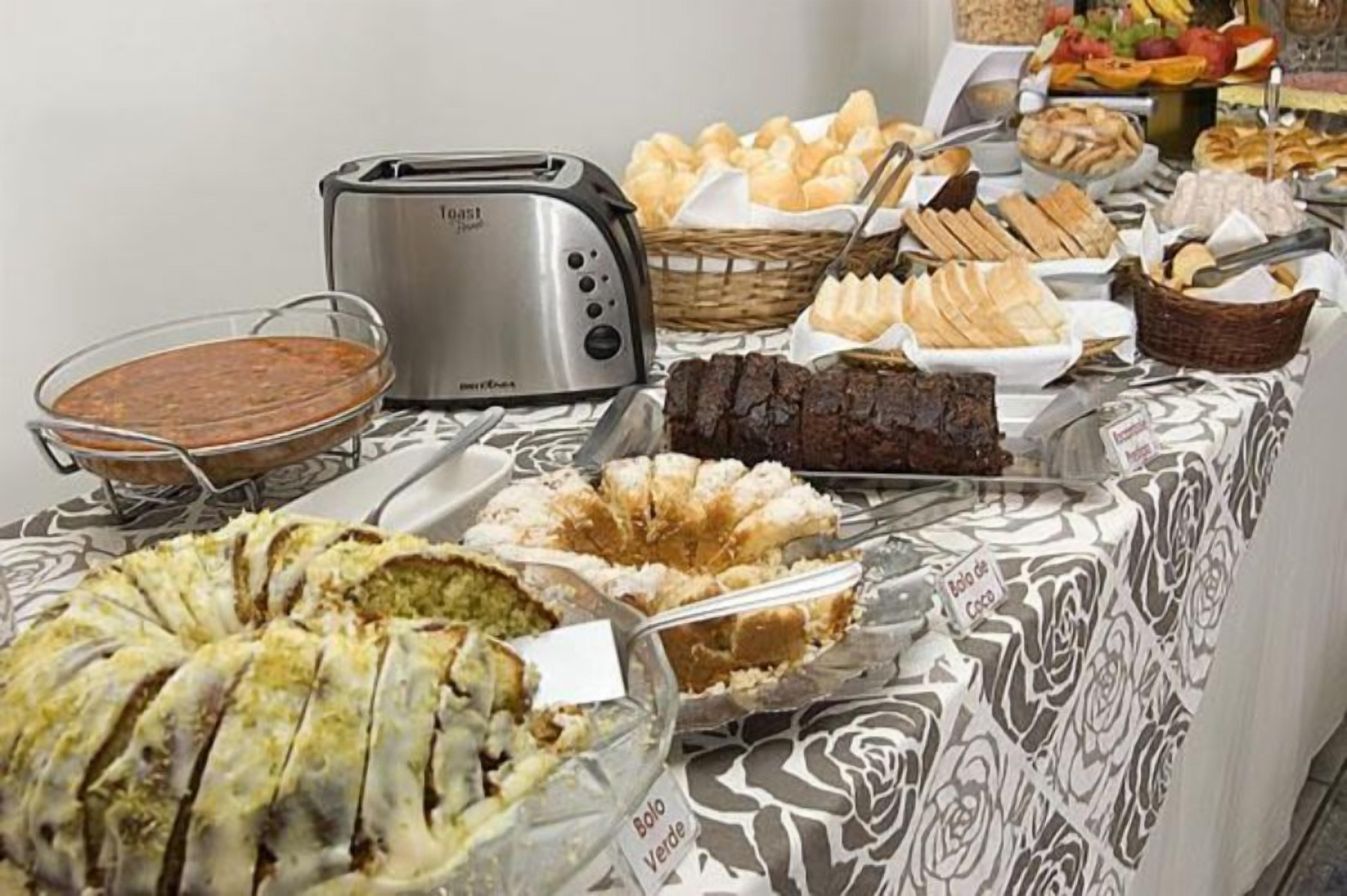 free daily full breakfast