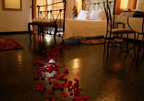 双人房 | 遮光窗帘、熨斗/熨板、折叠床/加床（额外收费）、免费 WiFi