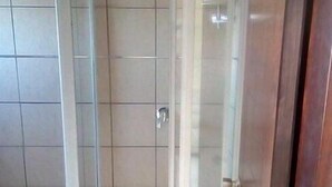 Badkamer met douche