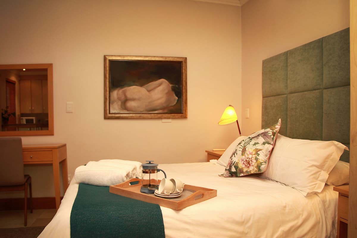 Premium bedding, individually decorated, individually furnished, desk