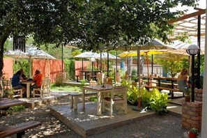 Terrace/patio - The Farmhouse B&B Beergarden CC (Outjo)