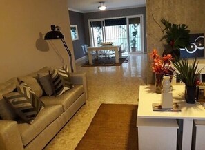 Lobby sitting area - Piantini (Santo Domingo)