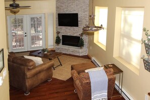 Smart TV, fireplace, stereo