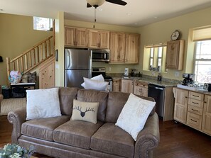 Smart TV, fireplace, stereo