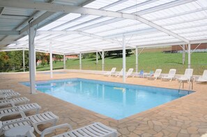 Indoor pool, outdoor pool, sun loungers - O Recanto Pousada (Serra Negra)