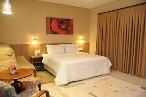 Frigobar, cofres nos quartos, Wi-Fi de cortesia, roupa de cama