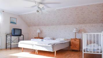 2 bedrooms, travel cot, free WiFi