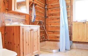 Combined shower/tub