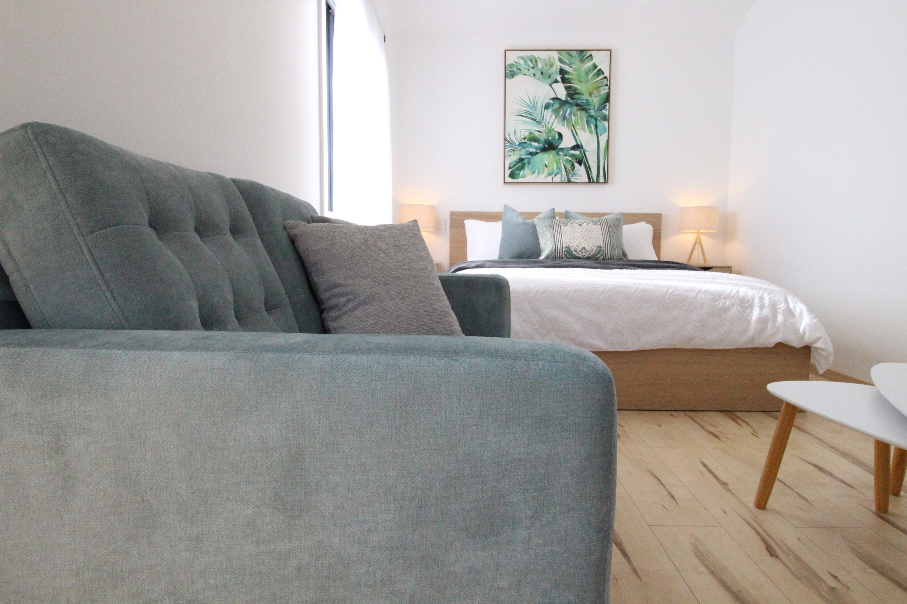 Stylish new studio apartment easy walk to beach - Perfect for romantic getaway