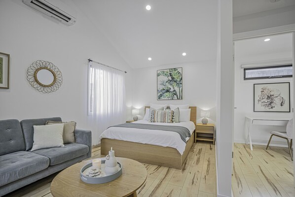 1 bedroom, desk, iron/ironing board, WiFi