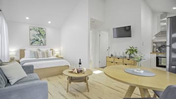 1 habitación, escritorio, tabla de planchar con plancha y wifi