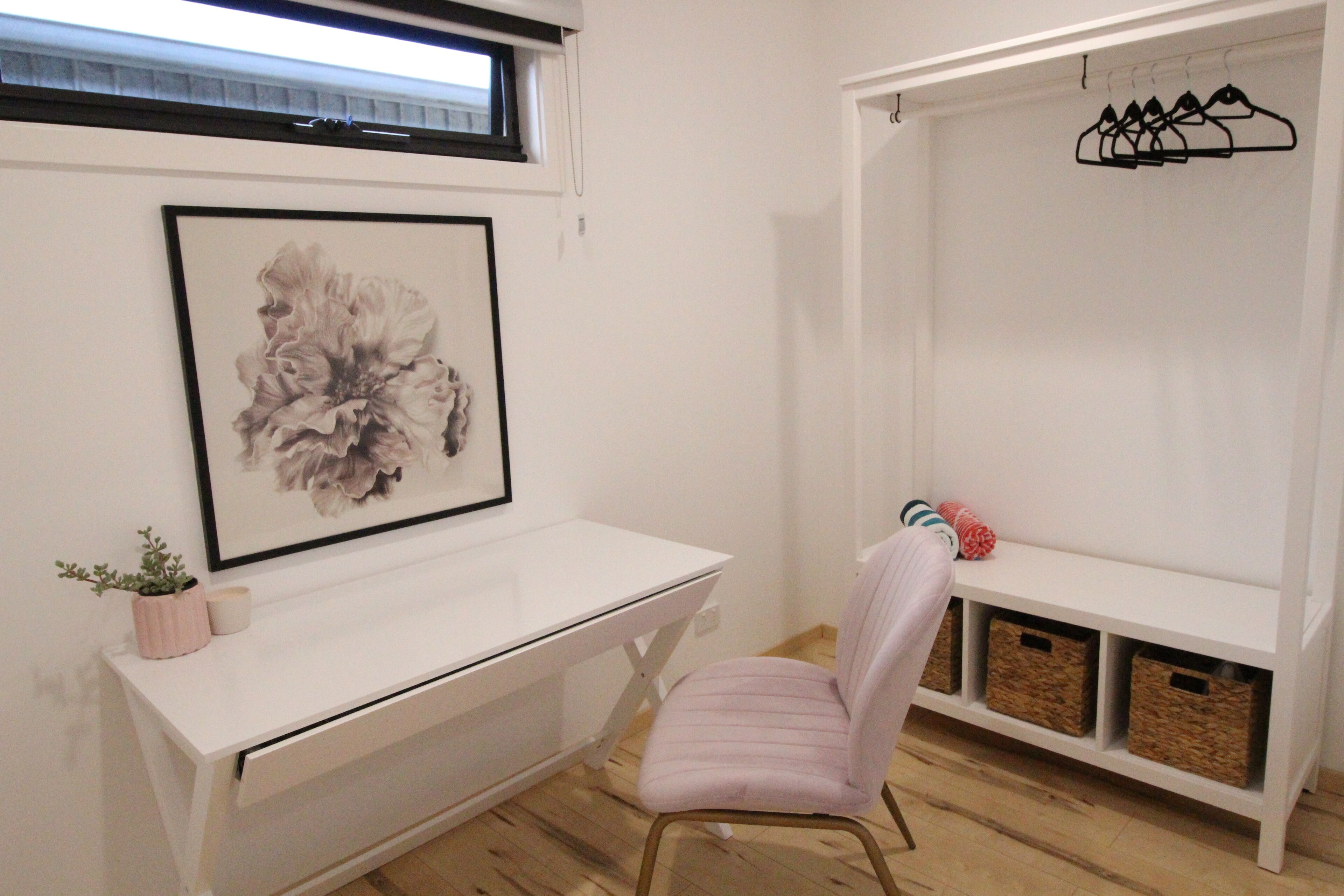 Stylish new studio apartment easy walk to beach - Perfect for romantic getaway — image 2