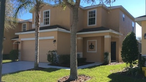Front of property - Villa Yuya Vacation Home Rental Disney (Davenport)