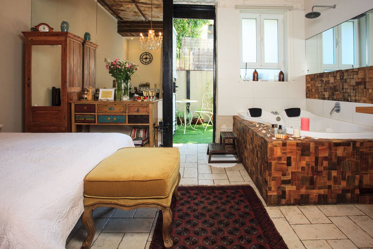 Classic Studio Suite | In-room safe, soundproofing, cribs (free), WiFi (free)