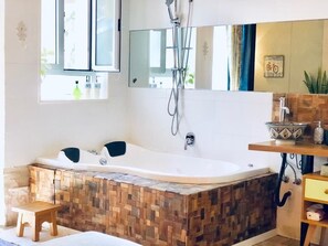 Classic Studio Suite | Private spa tub - Trieste Neve Tzedek Boutique Suites (Tel Aviv)