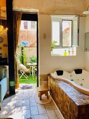 Classic Studio Suite | Private spa tub - Trieste Neve Tzedek Boutique Suites (Tel Aviv)