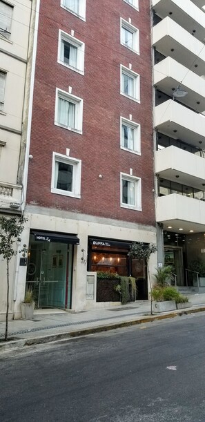 Mặt tiền nơi lưu trú