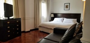 In-room safe, free WiFi, bed sheets - Hotel San Antonio (Buenos Aires)