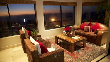 Vila Keluarga | Ruang keluarga | TV, Netflix, dan layanan streaming