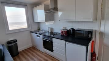 10 Apartment with Sea View: Loft Type 3rd Floor (plus 1 free baby) | 私人廚房 | 電冰箱、微波爐、烤箱、爐台