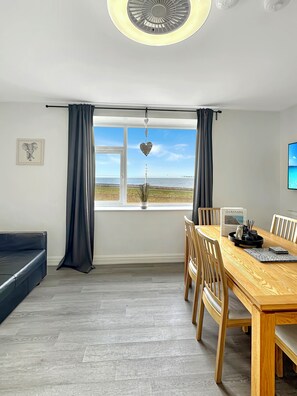 Ruokailu omassa huoneessa