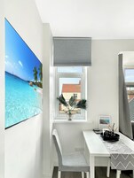 04 Apartment: Ground Floor (plus 1 free baby) | Private kitchenette | Fridge, microwave, oven, stovetop