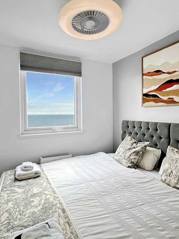 10 Apartment with Sea View: Loft Type 3rd Floor (plus 1 free baby) | Egyptinpuuvillaiset lakanat, ylelliset vuodevaatteet, äänieristys