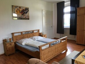 Desk, blackout curtains, soundproofing, free WiFi