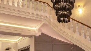 Lobby - Mansión E. Borbón (León)