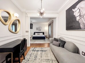 Superior Room, 1 King Bed | Pillowtop beds, in-room safe, individually decorated - Mansión E. Borbón (León)