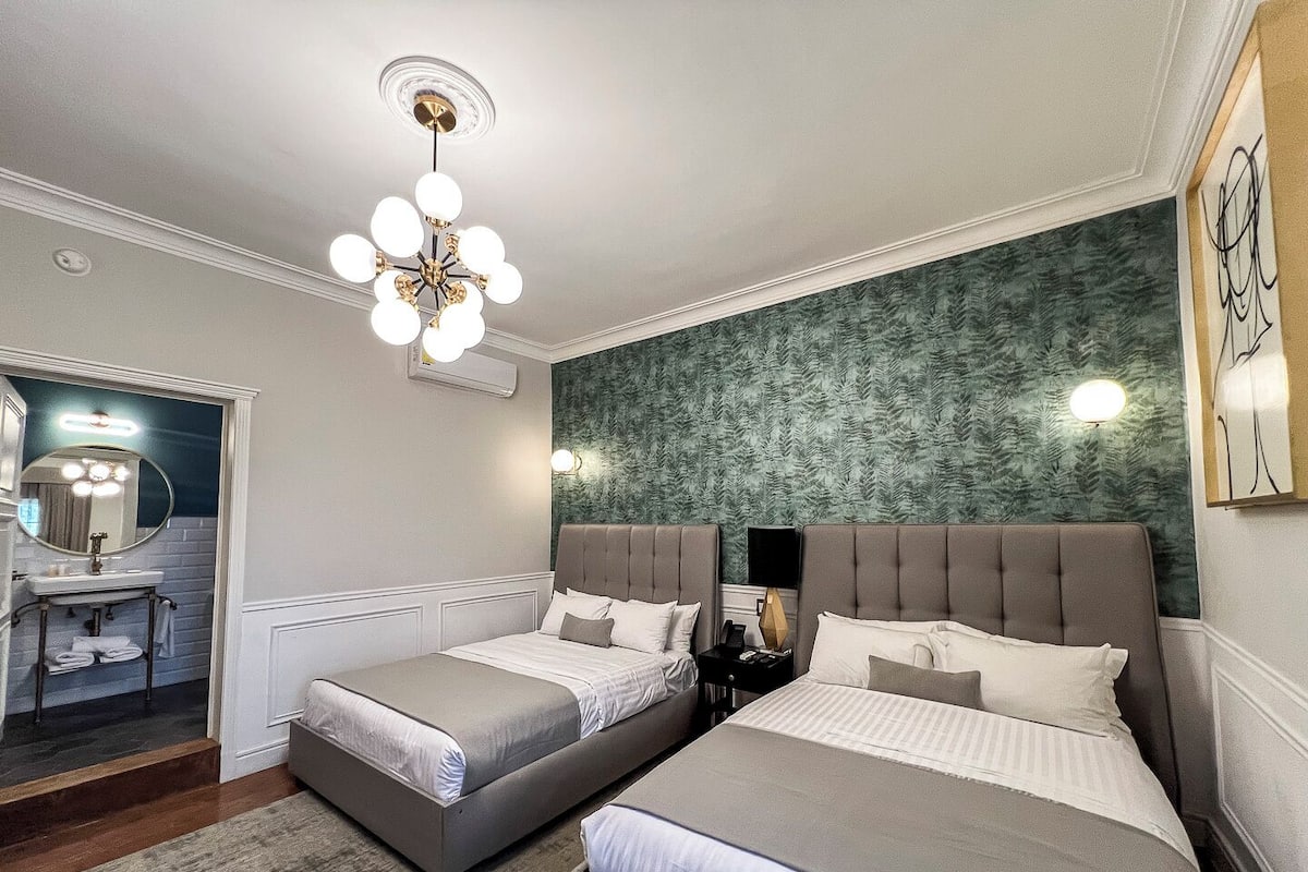 Deluxe-Doppelzimmer | Pillowtop-Betten, Zimmersafe, individuell dekoriert