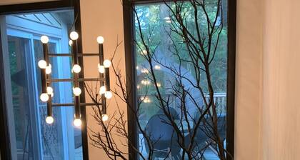 Casa de decoración moderna en barrio tranquilo y seguro