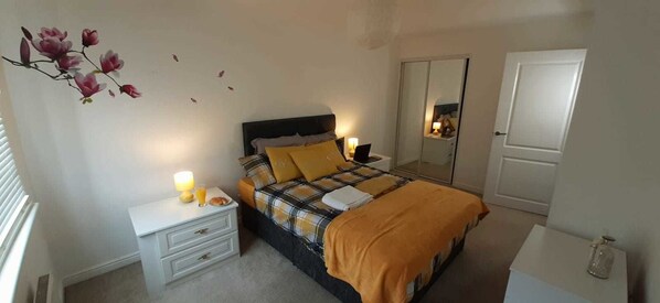 Zimmer (Sunshine) | Individuell dekoriert, individuell eingerichtet, schallisolierte Zimmer