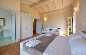 4 bedrooms, travel cot, free WiFi, bed sheets