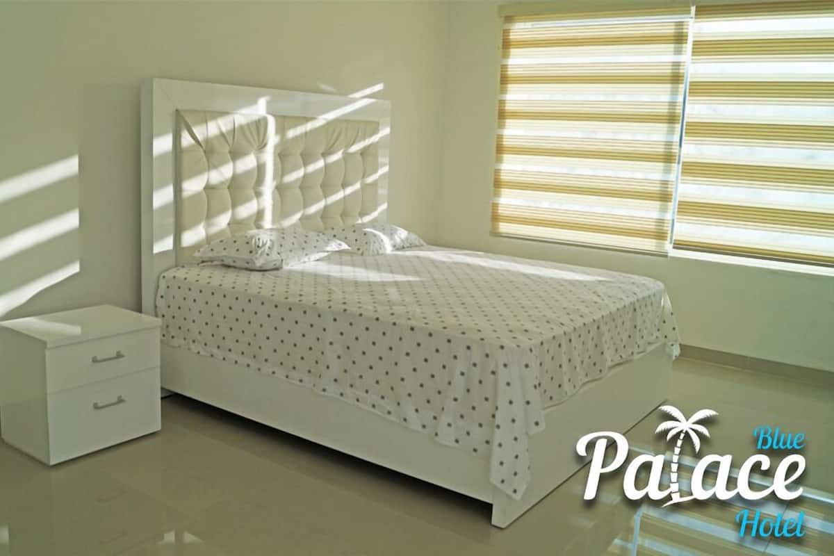 Superior Room, 1 King Bed, Lake View | Iron/ironing board (on request), WiFi (free)