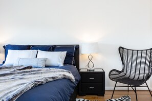 City Apartment | 2 bedrooms, individually decorated, individually furnished - Lighthouse Cozy 2BDR with CITY VIEWS (Middle Park)