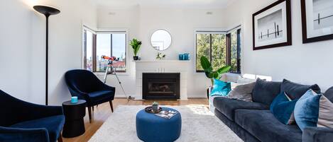 City Apartment | Living area