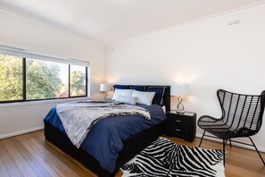 City Apartment | 2 bedrooms, individually decorated, individually furnished - Lighthouse Cozy 2BDR with CITY VIEWS (Middle Park)