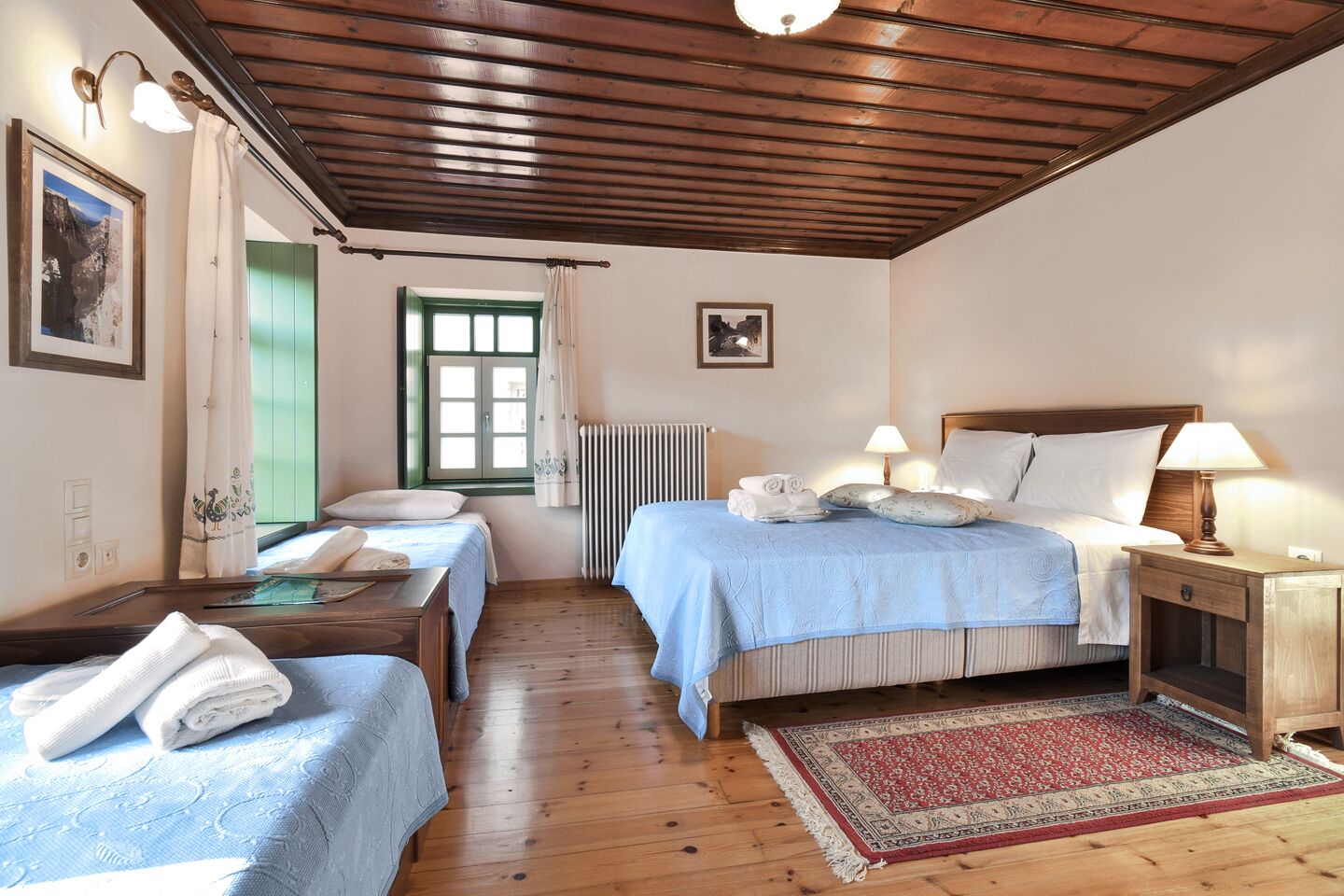 deluxe triple room | 1 bedroom, minibar, individually decorated, desk