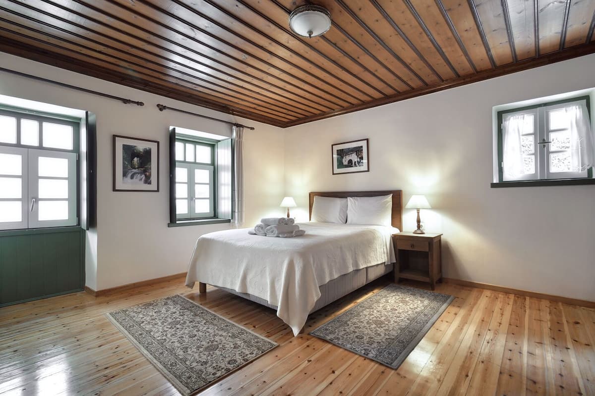 Deluxe tweepersoonskamer | 1 slaapkamer, een minibar, individueel gedecoreerd, een bureau