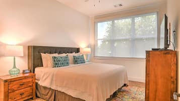 1 bedroom, desk, iron/ironing board, free WiFi