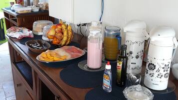 Free daily continental breakfast