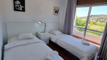 Seterika/papan seterika, Wi-fi percuma, cadar katil