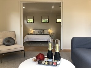 Deluxe Studio Suite | Living area - Mountain Rest Bed & Breakfast (Montrose)