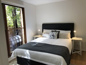 Family Room | Hypo-allergenic bedding, individually decorated, individually furnished - Mountain Rest Bed & Breakfast (Montrose)