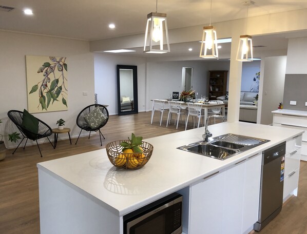 Family Room | Private kitchen | Electric kettle - Mountain Rest Bed & Breakfast (Montrose)