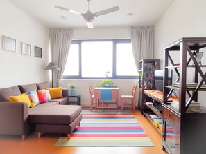 公寓, 1 間臥室 (The Alder) | 客廳 | 平面電視