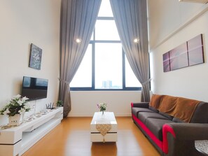 公寓, 2 間臥室 (The Eton) | 客廳 | 平面電視